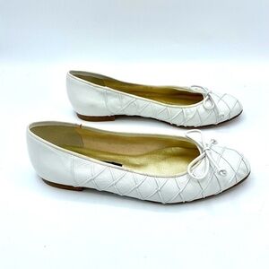 Stuart Weitzman white ballet flats with diamond pattern and bow detail size 6.5
